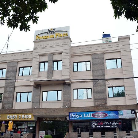 Hotel Poonam Plaza อัครา ภายนอก รูปภาพ