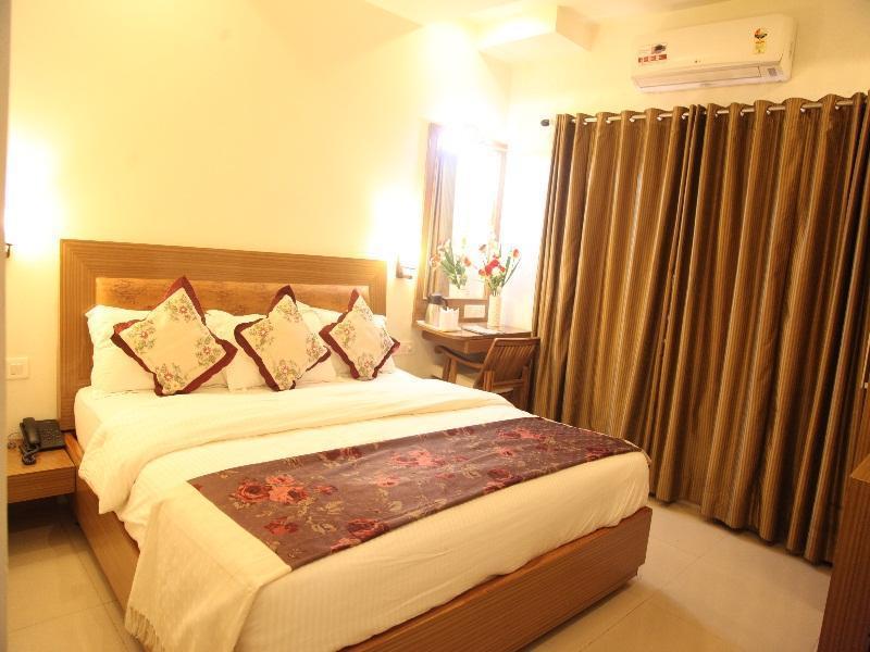 Hotel Poonam Plaza อัครา ภายนอก รูปภาพ