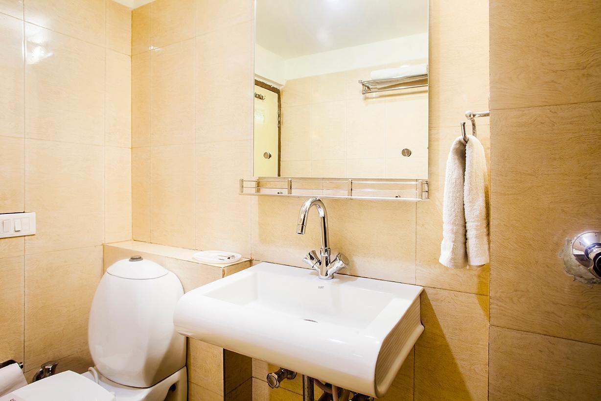 Hotel Poonam Plaza อัครา ภายนอก รูปภาพ