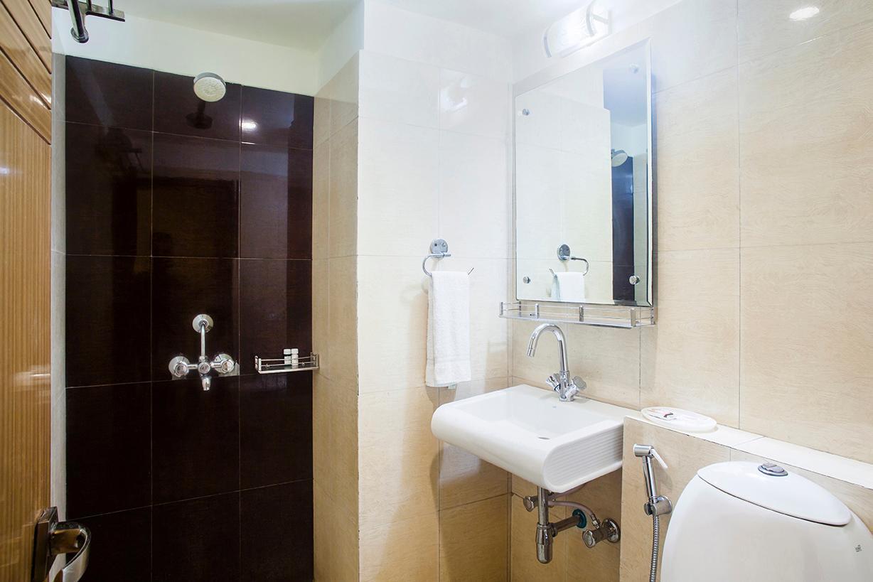 Hotel Poonam Plaza อัครา ภายนอก รูปภาพ