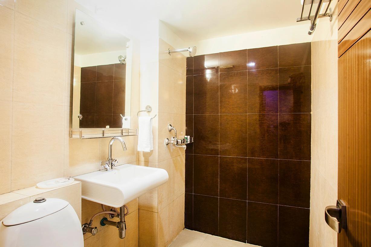 Hotel Poonam Plaza อัครา ภายนอก รูปภาพ