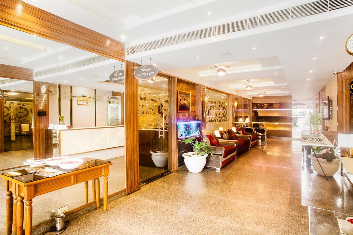 Hotel Poonam Plaza อัครา ภายนอก รูปภาพ