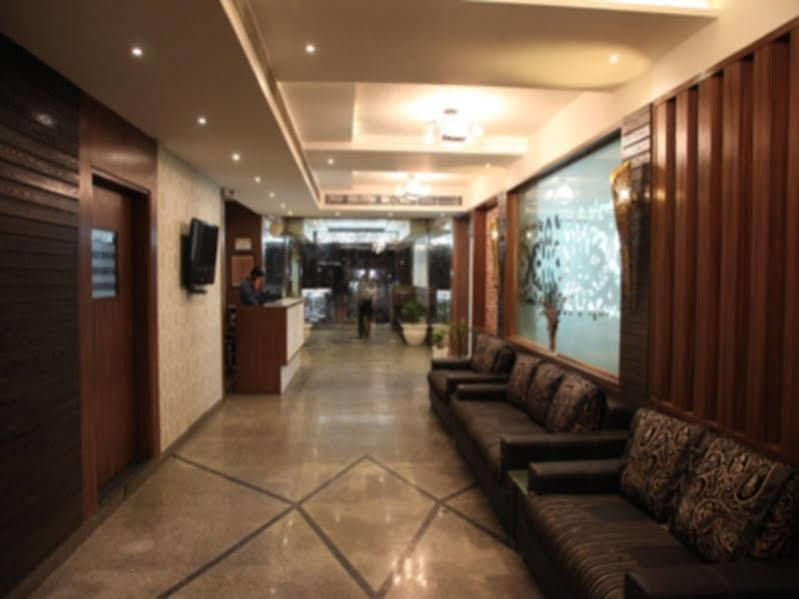 Hotel Poonam Plaza อัครา ภายนอก รูปภาพ